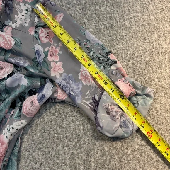 Torrid Women’s Harper Floral Georgette Blouse Size 1 XL Gray Pink 3/4 Sleeve - Picture 9 of 10
